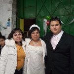 Hi, we are a Yonni y Ana y ahorita somos happily casados. Te presento mi tia, Apathia. She's very aqui to meet you.